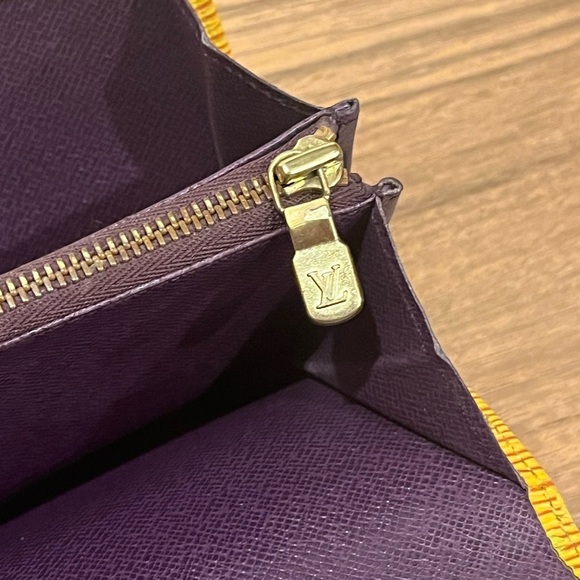 Authentic Louis Vuitton Long Epi Leather Wallet🌷 - Picture 6 of 13